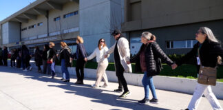 Abrazo al Hospital Bicentenario: “Exigimos la apertura de la Maternidad: que la abra el Gobierno Nacional o que nos dejen finalizarla, no se puede ser tan ineficiente y cruel”