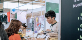 Desde remeras a $4.900 hasta zapatillas a $55.000, algunas de las ofertas del Mercado de Oportunidades en la Fiesta Nacional de la Flor