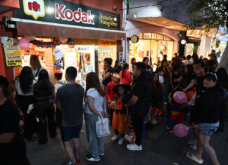 Disfraces, telarañas y muchas ventas: furor por Halloween en Escobar