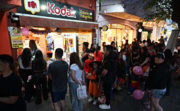 Disfraces, telarañas y muchas ventas: furor por Halloween en Escobar