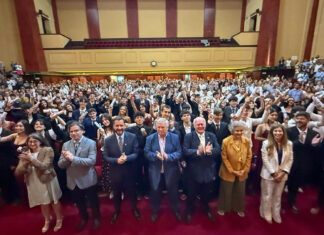 Emotivo acto en la UBA: los primeros egresados del Colegio Ramón Cereijo recibieron sus diplomas