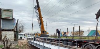 La Municipalidad de Escobar instaló un nuevo puente peatonal en Ingeniero Maschwitz